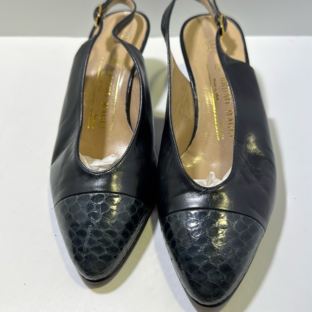 Vintage Bruno Malgi Bologna Tomaia Pelle Navy Blue Sling Back Pumps